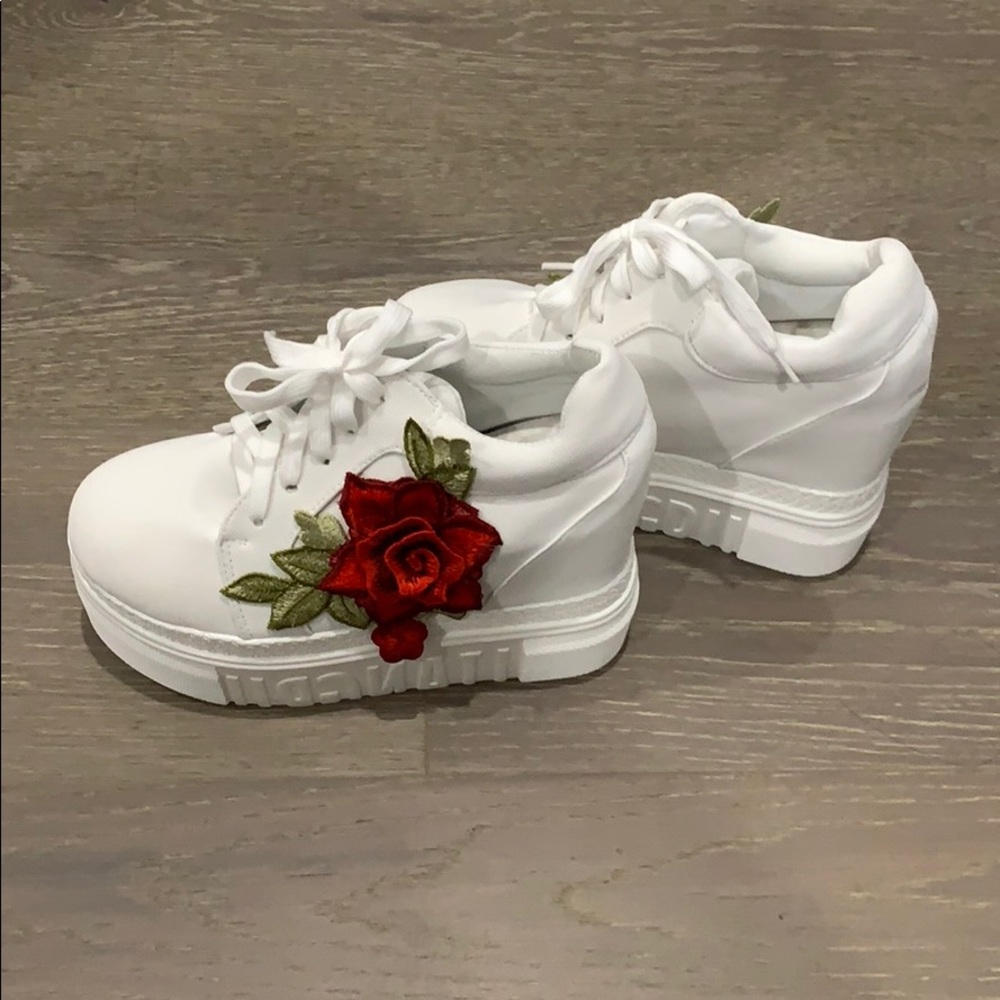 White Rose Embroidered Platform sneakers